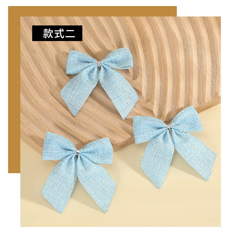 Lazos navideños Lazos dorados y rojos.