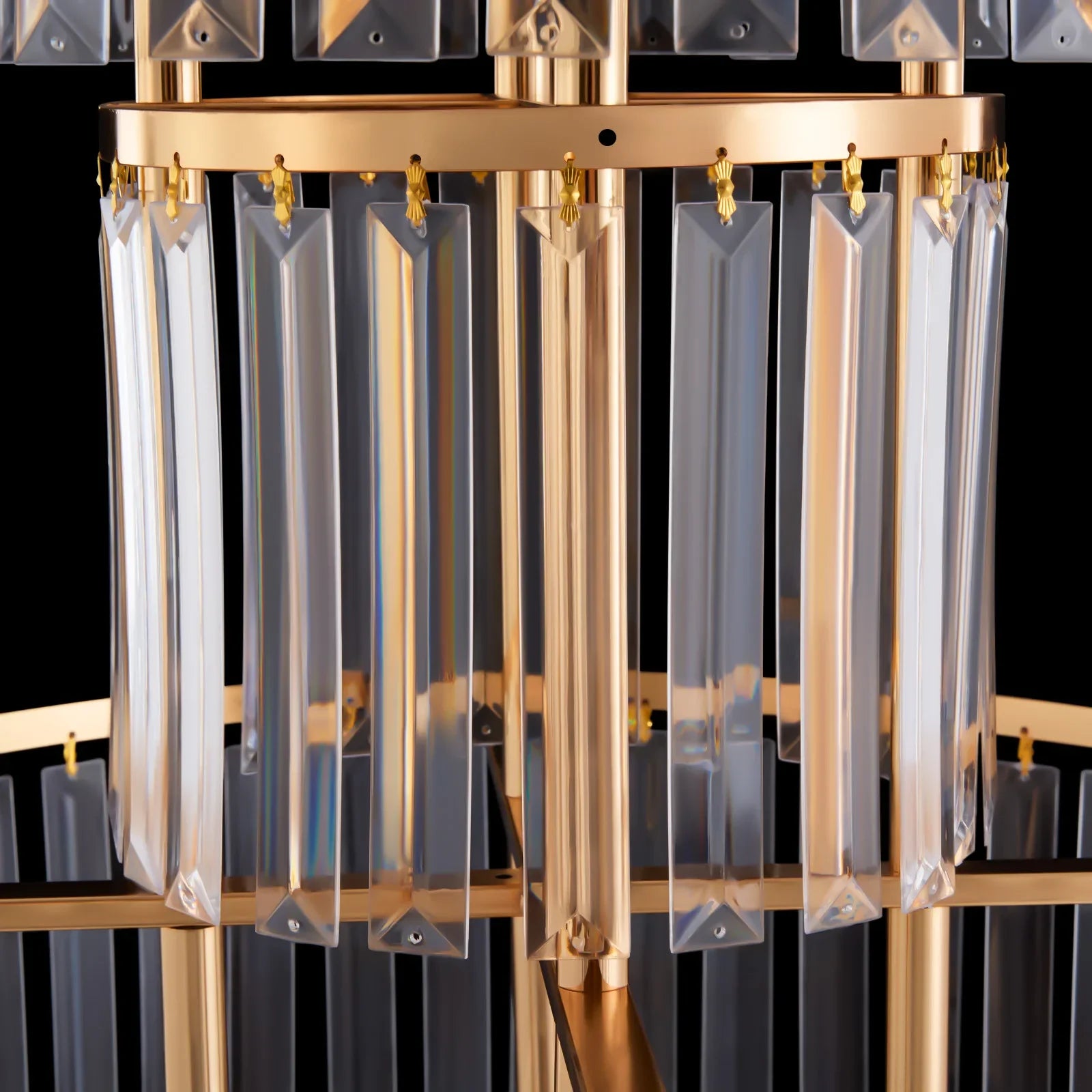 Runder 43,3 Zoll großer 5-stöckiger Tafelaufsatz aus Metall mit Sockel aus Goldkristall.