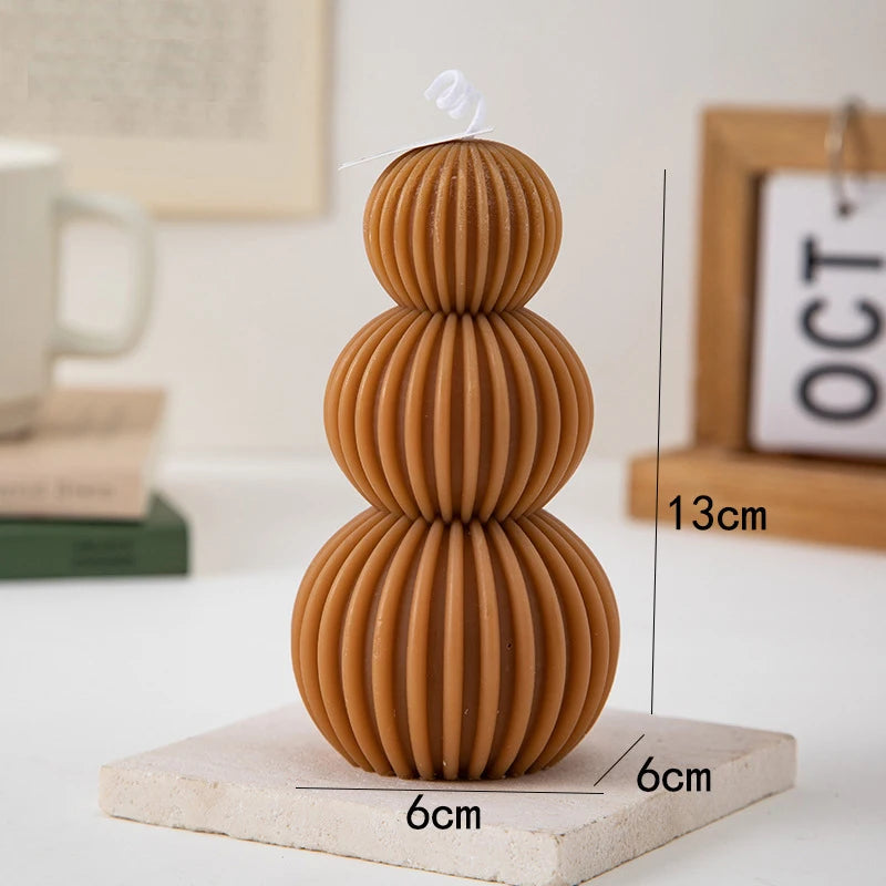 Kreativer Duftkerzenduft mit geometrischem Wellenball.