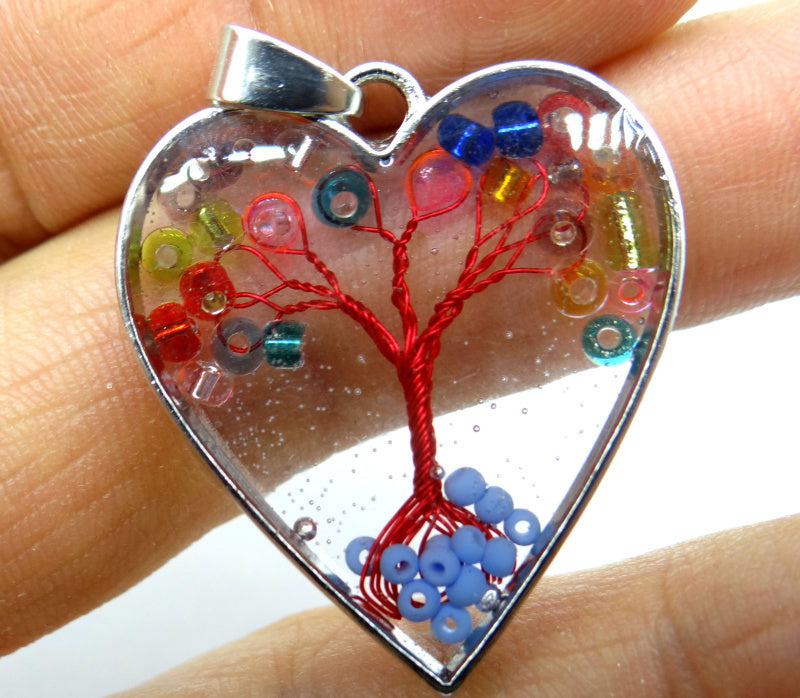 Natürlicher Kristall-Splitter-Rand im Herz-Design