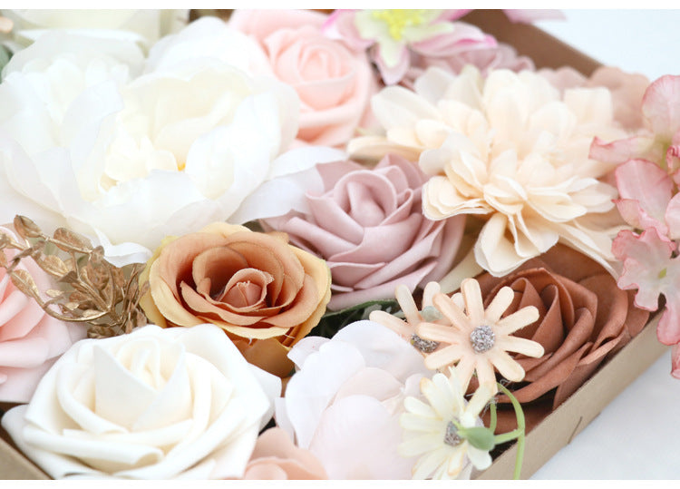 Caja de regalo de flores de seda hecha a mano.