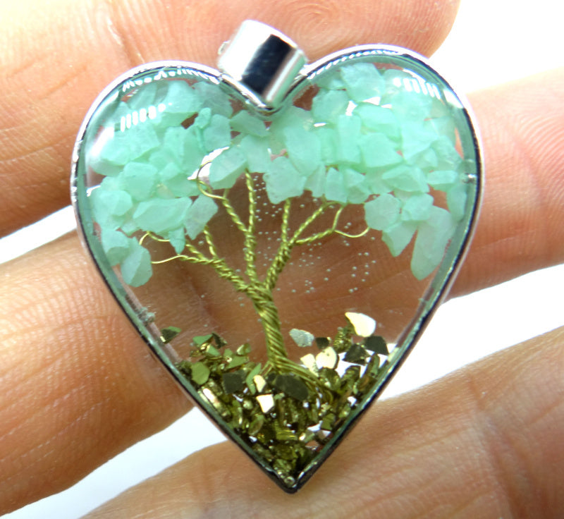 Natürlicher Kristall-Splitter-Rand im Herz-Design