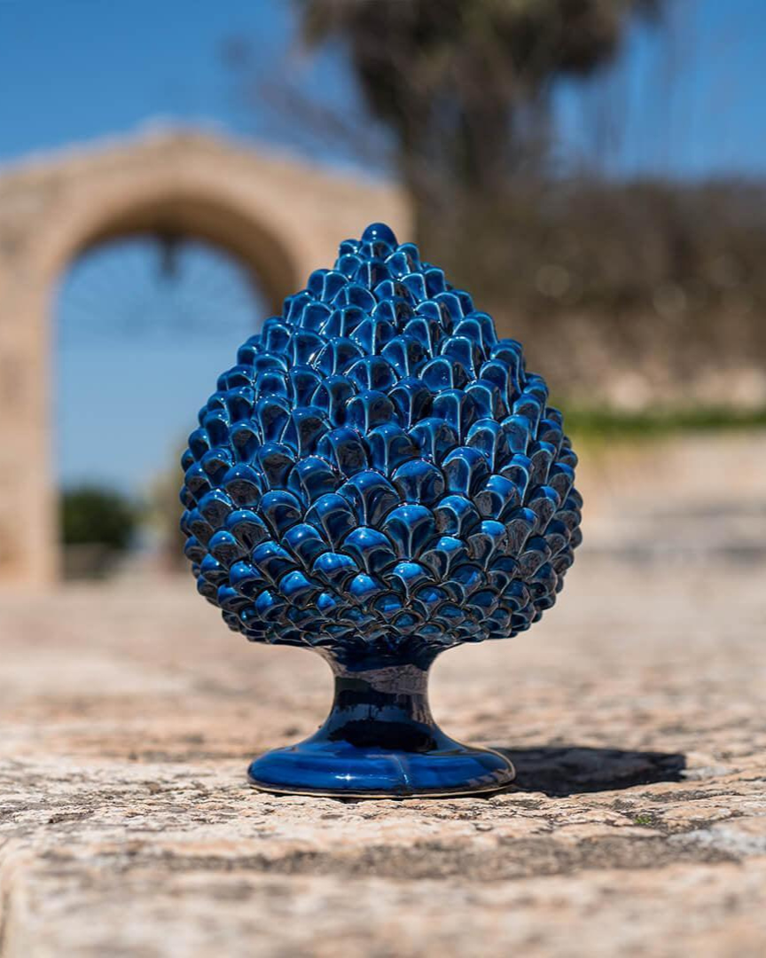 Pigna artigianale di Caltagirone modellata a mano altezza 15/40 cm in blu intenso