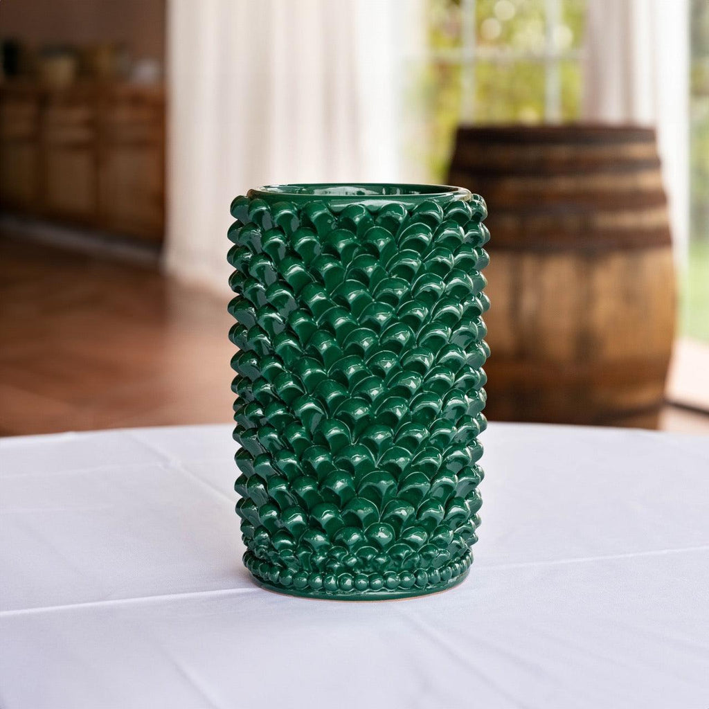 Vaso cilindro pigna di Caltagirone modellata a mano altezza 25 cm in verde antico